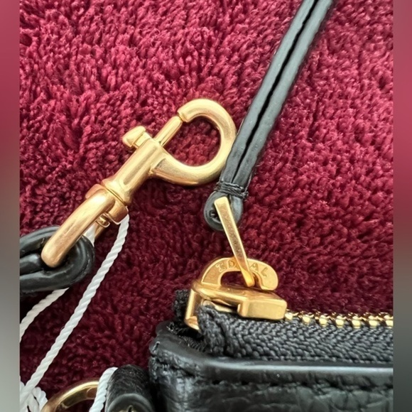 TORY BURCH• BRITTEN LARGE‎ ZIP POUCH WRISTLET - Picture 5 of 12